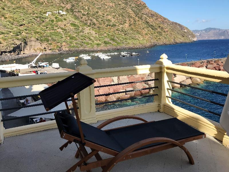 Leni Hotel L'Ariana Isole Eolie - Una Esperienze מראה חיצוני תמונה